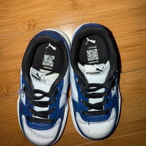 Puma Kids Sneakers in Blue and White